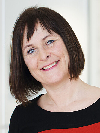 GRUPPESPRÅK Språket avslører oss. Ved å bruke gitte begreper og forkortelser, signaliserer vi at vi hører til, eller ønsker å høre til, en bestemt gruppe. GRUPPESPRÅK Språket avslører oss. Ved å bruke gitte begreper og forkortelser, signaliserer vi at vi hører til, eller ønsker å høre til, en bestemt gruppe.