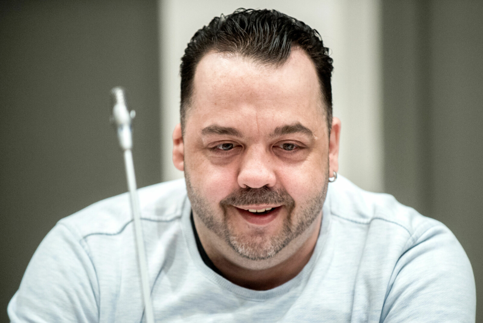 <b>DØDSENGEL:</b> Så mange mennesker døde på skiftene der Niels Högel arbeidet, at kolleger begynte å omtale ham som «Førstehjelps-Rambo.» Likevel var det i lang tid ingen som grep inn. <b>DØDSENGEL:</b> Så mange mennesker døde på skiftene der Niels Högel arbeidet, at kolleger begynte å omtale ham som «Førstehjelps-Rambo.» Likevel var det i lang tid ingen som grep inn.