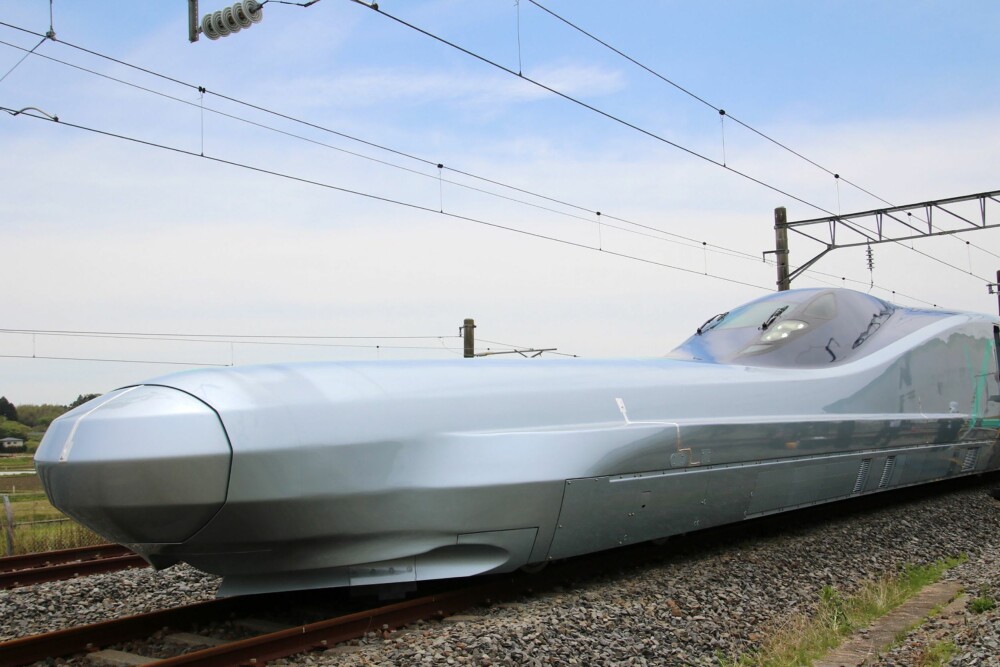 <b>TESTET:</b> Toppfarten på ALFA-X skal ligge over 400 km/t, men det kan ennå gå mange år før neste generasjon Shinkansen settes i tjeneste. <b>TESTET:</b> Toppfarten på ALFA-X skal ligge over 400 km/t, men det kan ennå gå mange år før neste generasjon Shinkansen settes i tjeneste.