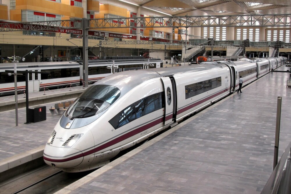 <b>REKORDTOG:</b> Rekorden for et ikke-modifisert tog er 403,7 km/t og ble satt av et Siemens Velaro E-tog på linjen mellom Madrid og Zaragoza i Spania. <b>REKORDTOG:</b> Rekorden for et ikke-modifisert tog er 403,7 km/t og ble satt av et Siemens Velaro E-tog på linjen mellom Madrid og Zaragoza i Spania.