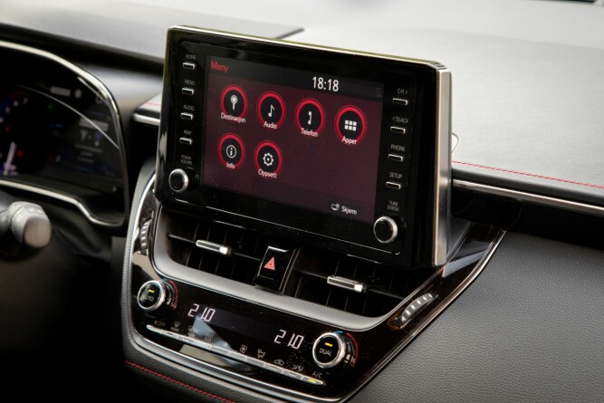 <b>ELEKTRONIKK:</b> Displayet er bare overflaten. Det meste du foretar deg bak rattet går gjennom styringselektronikken i bilen. <b>ELEKTRONIKK:</b> Displayet er bare overflaten. Det meste du foretar deg bak rattet går gjennom styringselektronikken i bilen.