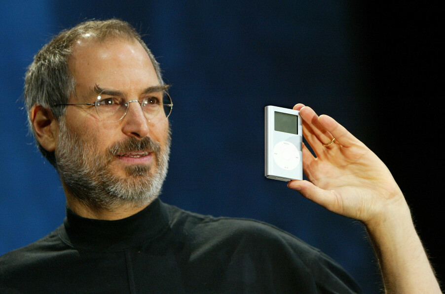 <b>IVES DESIGN:</b> Steve Jobs viser fram Mini iPod i 2004 <b>IVES DESIGN:</b> Steve Jobs viser fram Mini iPod i 2004