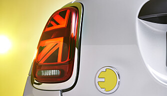 <b>DETALJER:</b> Union Jack i baklyktene, mens den nye logoen minner om en stikkontakt. <b>DETALJER:</b> Union Jack i baklyktene, mens den nye logoen minner om en stikkontakt.