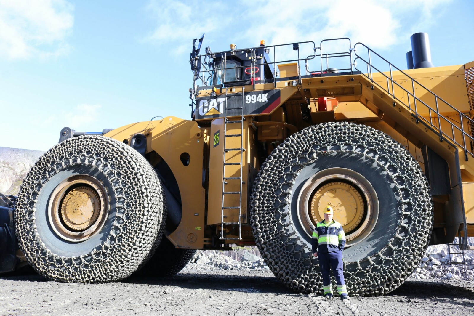<b>GEDIGEN:</b> Oskar Løftoft (38) styrer verdens største mekaniske hjullaster, Caterpillar 994K. <b>GEDIGEN:</b> Oskar Løftoft (38) styrer verdens største mekaniske hjullaster, Caterpillar 994K.