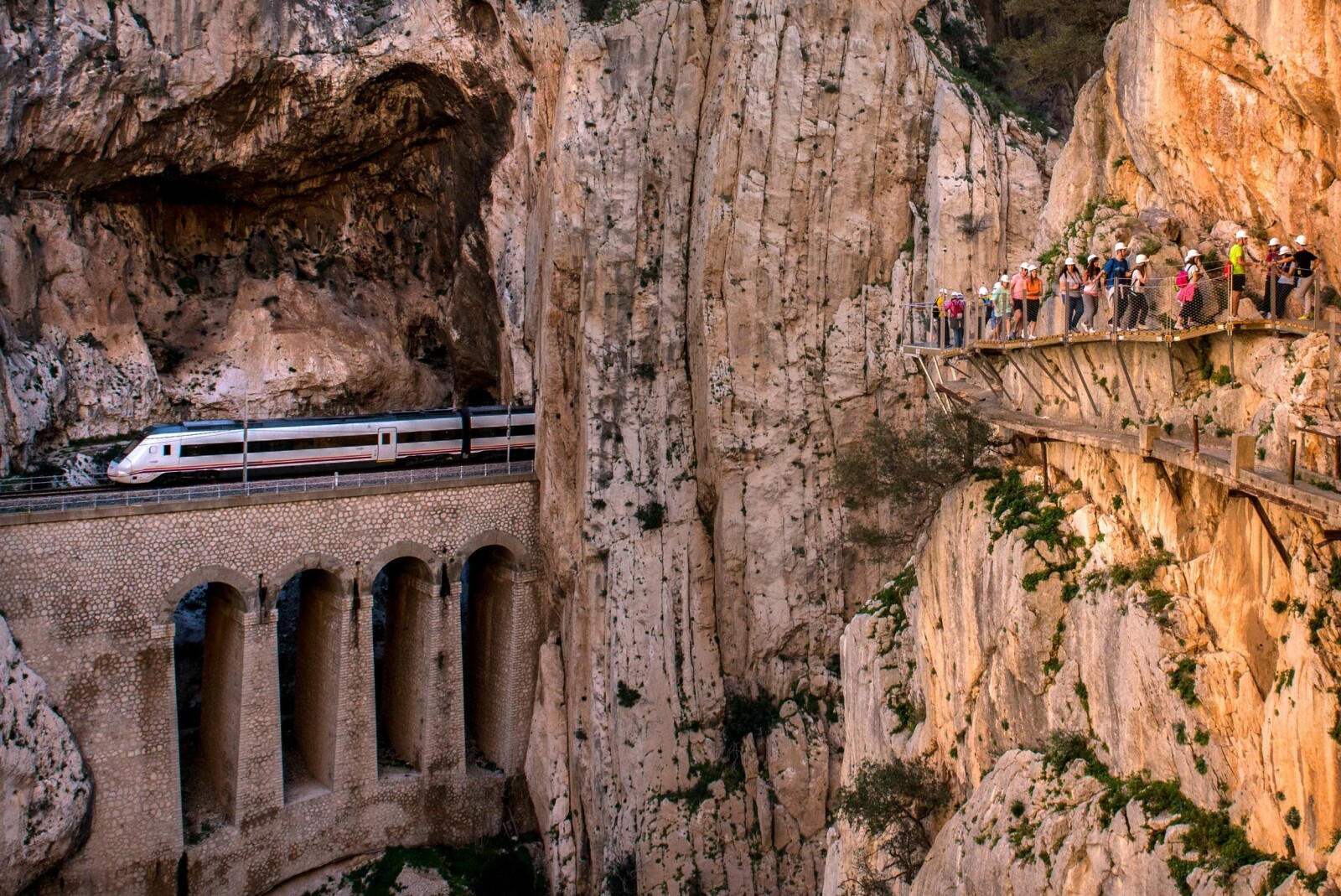 <b>GJENÅPNET:</b> El Caminito del Rey var lenge regnet som verdens farligste sti. Den ble stengt 2000, men gjenåpnet for publikum i 2015. <b>GJENÅPNET:</b> El Caminito del Rey var lenge regnet som verdens farligste sti. Den ble stengt 2000, men gjenåpnet for publikum i 2015.