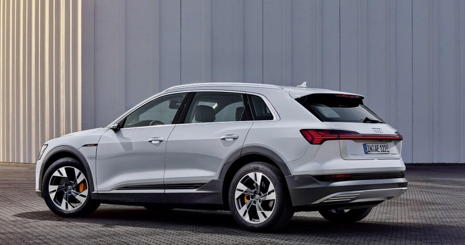 <b>SUV:</b> Audi e-tron 50 er en SUV med god plass til en familie. <b>SUV:</b> Audi e-tron 50 er en SUV med god plass til en familie.