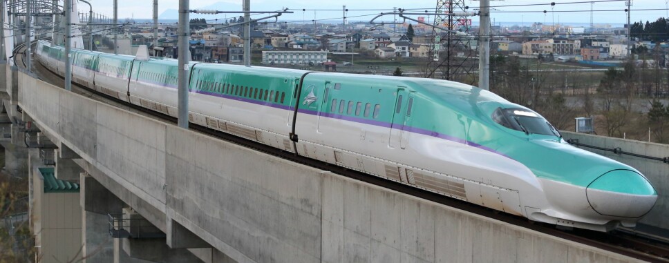H5 Shinkansen. H5 Shinkansen.