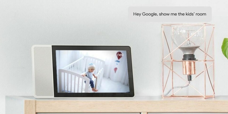 <b>KAMERA:</b> Har du kompatible webkamera i huset, som fra Nest, kan du be om live videovisning på Lenovo Smart Display. En funksjon som for øvrig ikke virket etter at vi byttet fra engelsk til norsk meny. <b>KAMERA:</b> Har du kompatible webkamera i huset, som fra Nest, kan du be om live videovisning på Lenovo Smart Display. En funksjon som for øvrig ikke virket etter at vi byttet fra engelsk til norsk meny.