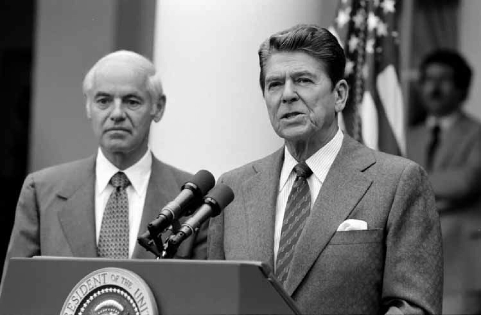<b>FIKK SPARKEN:</b> – Dere har 48 timer på å komme dere tilbake på jobb, erklærte president Ronald Reagan før han sparket 11 000 flygeledere. <b>FIKK SPARKEN:</b> – Dere har 48 timer på å komme dere tilbake på jobb, erklærte president Ronald Reagan før han sparket 11 000 flygeledere.