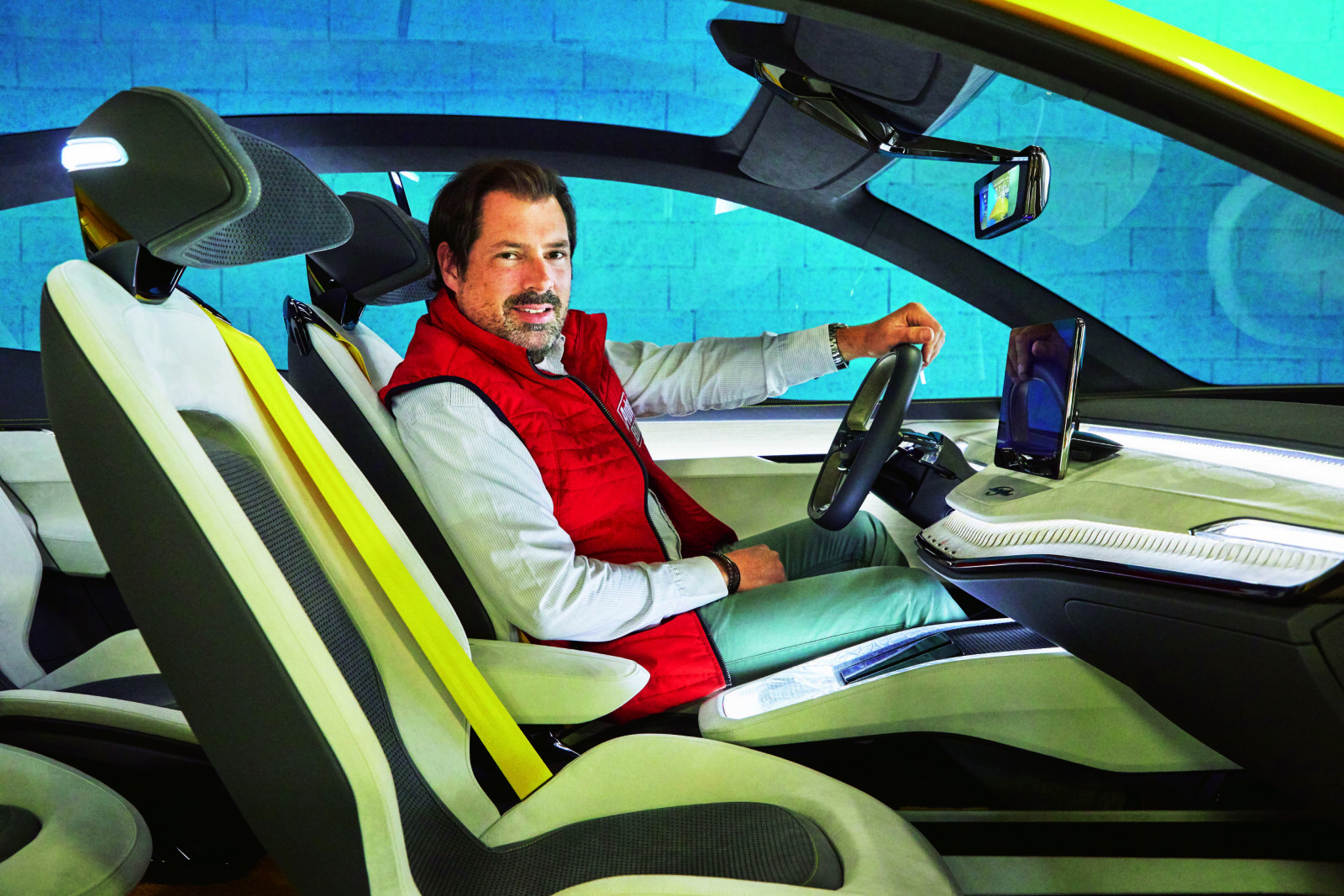 <b>RENE LINJER:</b> Man sitter godt i Skoda Vision iV. Interiøret er lekkert og en smule "futuristisk". <b>RENE LINJER:</b> Man sitter godt i Skoda Vision iV. Interiøret er lekkert og en smule "futuristisk".