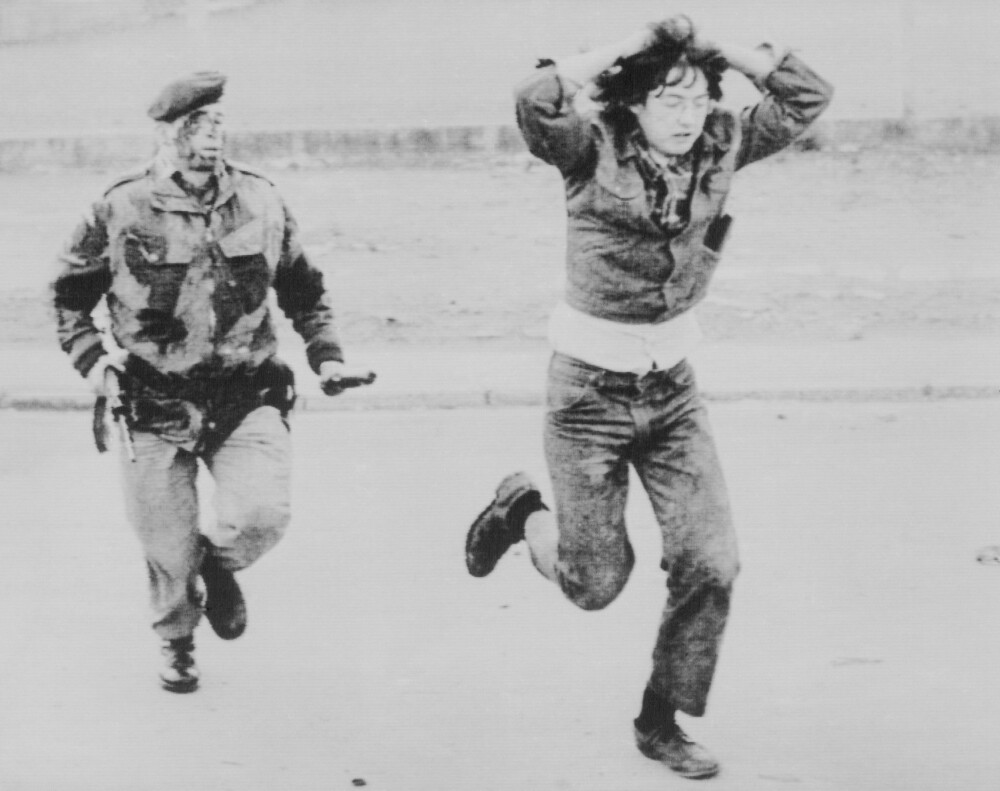 <b>JAGET:</b> En demonstrant blir jaget av en soldat. Et ikke uvanlig syn i Nord-Irland på 70-tallet. <b>JAGET:</b> En demonstrant blir jaget av en soldat. Et ikke uvanlig syn i Nord-Irland på 70-tallet.