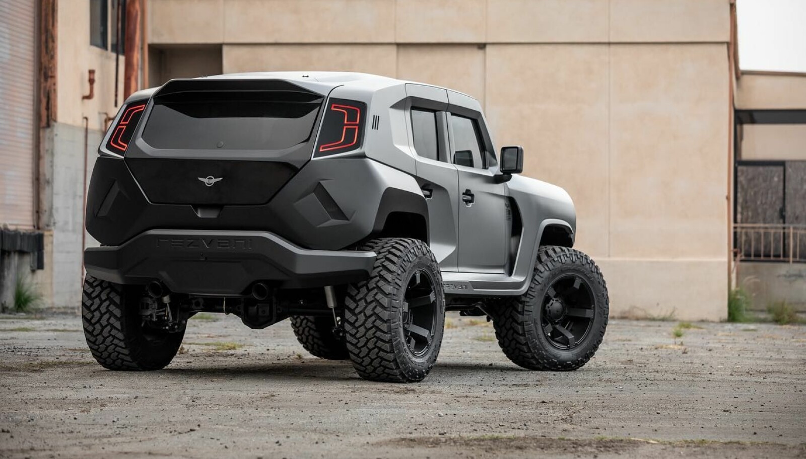 <b>MUSKEL-SUV:</b> Toppmodellen X er utstyrt med en 1000-hesters motor fra Dodge Demon. <b>MUSKEL-SUV:</b> Toppmodellen X er utstyrt med en 1000-hesters motor fra Dodge Demon.