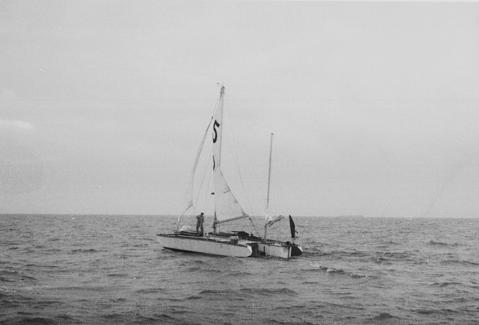 <b><span class="BOLD">MANNEN OG HAVET: </span></b>Det var stor oppmerksomhet rundt seilerne som la ut for å bli første solo-omseiler rundt jorda. De fleste ga opp. Avreisen til Donald Crowhurst ble starten på et ti måneder langt mareritt. <b><span class="BOLD">MANNEN OG HAVET: </span></b>Det var stor oppmerksomhet rundt seilerne som la ut for å bli første solo-omseiler rundt jorda. De fleste ga opp. Avreisen til Donald Crowhurst ble starten på et ti måneder langt mareritt.