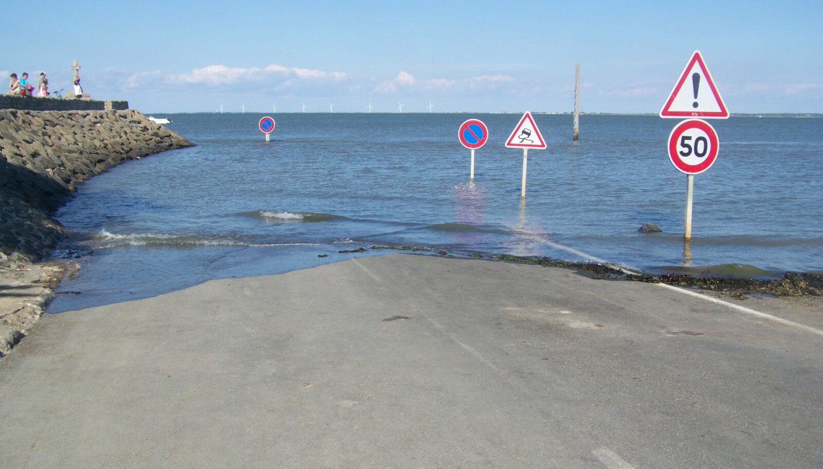 <b>OVERSVØMMES:</b> To ganger i døgnet oversvømmes Passage du Gois i Frankrike <b>OVERSVØMMES:</b> To ganger i døgnet oversvømmes Passage du Gois i Frankrike