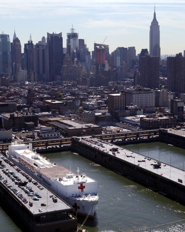 <b>EKSTRA SYKEHUSKAPASITET:</b> USNS Comfort ble sendt til New York og Manhattan etter angrepet på World Trade Center. <b>EKSTRA SYKEHUSKAPASITET:</b> USNS Comfort ble sendt til New York og Manhattan etter angrepet på World Trade Center.