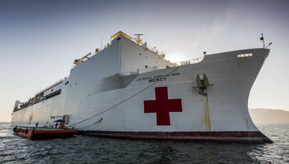 <b>STORT, MEN GAMMELT:</b> 272 meter lange USNS "Mercy" ble bygget om fra oljetanker til hospitalskip midt på 80-tallet. Det har vært på tale å hugge skipet opp, men fortsatt er "Mercy" fullt operativt. <b>STORT, MEN GAMMELT:</b> 272 meter lange USNS "Mercy" ble bygget om fra oljetanker til hospitalskip midt på 80-tallet. Det har vært på tale å hugge skipet opp, men fortsatt er "Mercy" fullt operativt.