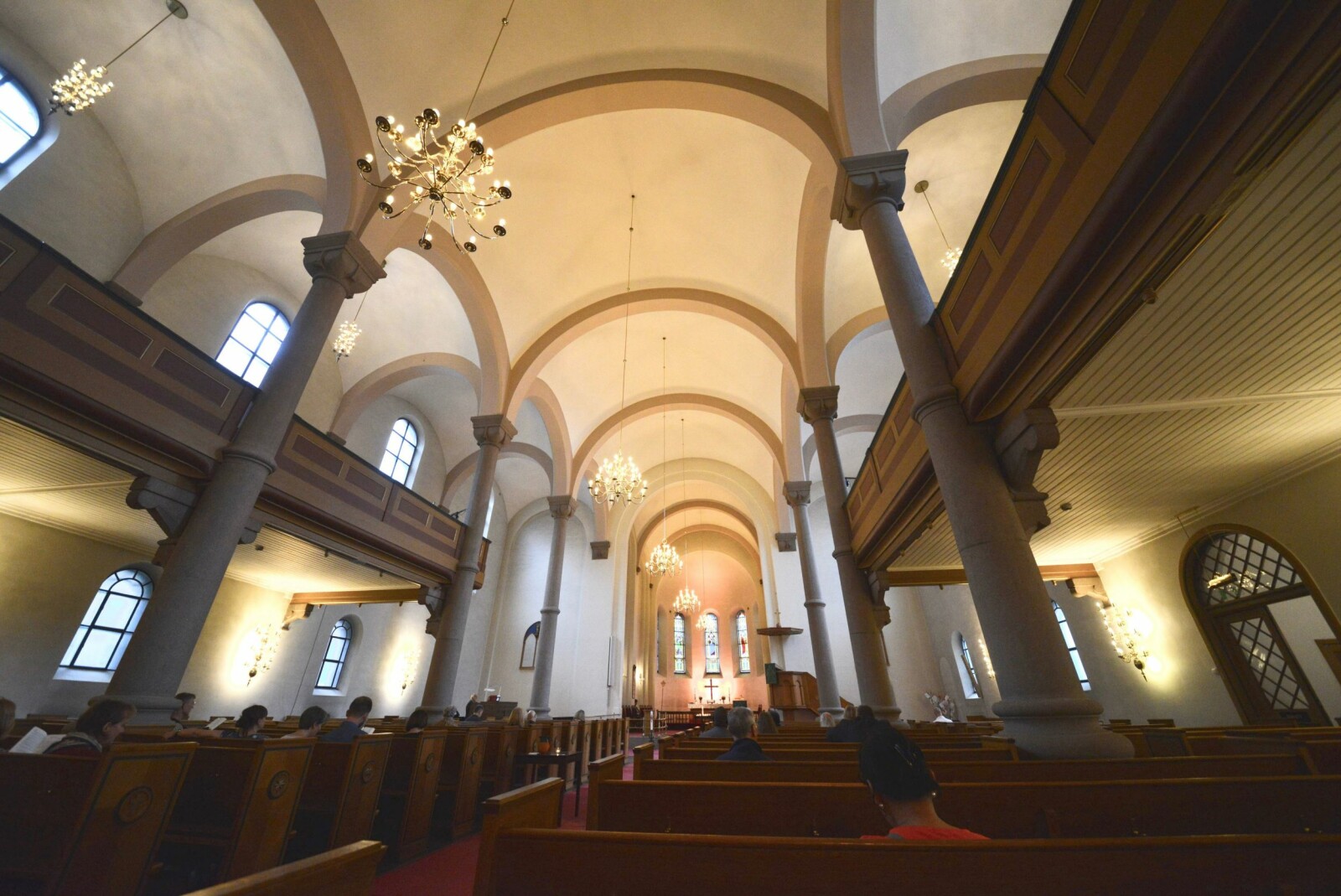 <b><SPAN CLASS=BOLD>GLISSENT:</b></span> Grønland kirke har 880 sitteplasser. 35 personer var til stede under gudstjeneste med nattverd 11. august 2019. <b><SPAN CLASS=BOLD>GLISSENT:</b></span> Grønland kirke har 880 sitteplasser. 35 personer var til stede under gudstjeneste med nattverd 11. august 2019.