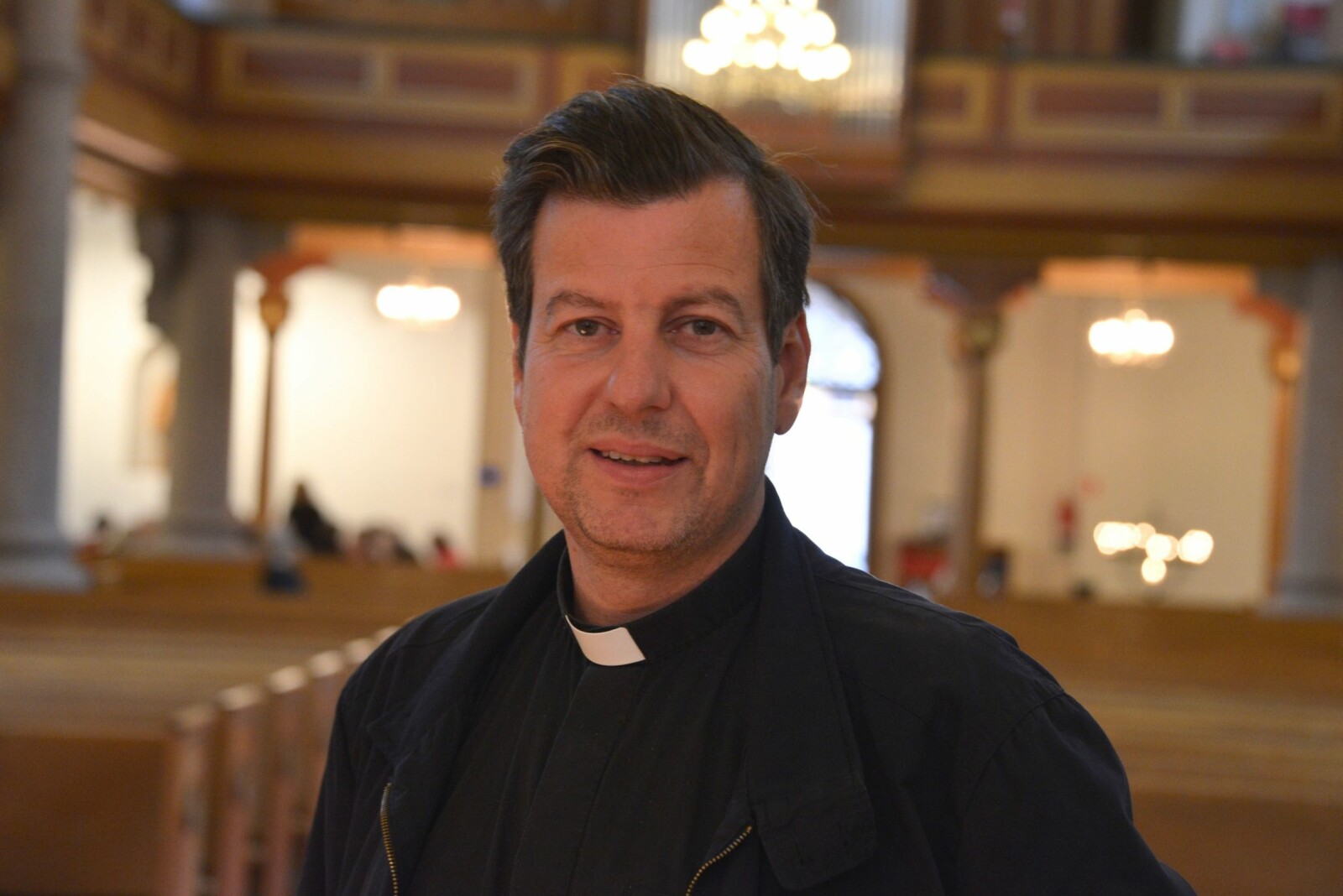 <b><SPAN CLASS=BOLD>− KRISE:</b></span> Sokneprest Lars Martin Dahl i Gamlebyen og Grønland menighet sier at det er økonomisk krise i Den norske kirke, ikke primært politisk. − Jeg kjenner ingen prester som sier at enhver person som har lyst til å flytte til Norge skal få flytte hit, sier han <b><SPAN CLASS=BOLD>− KRISE:</b></span> Sokneprest Lars Martin Dahl i Gamlebyen og Grønland menighet sier at det er økonomisk krise i Den norske kirke, ikke primært politisk. − Jeg kjenner ingen prester som sier at enhver person som har lyst til å flytte til Norge skal få flytte hit, sier han