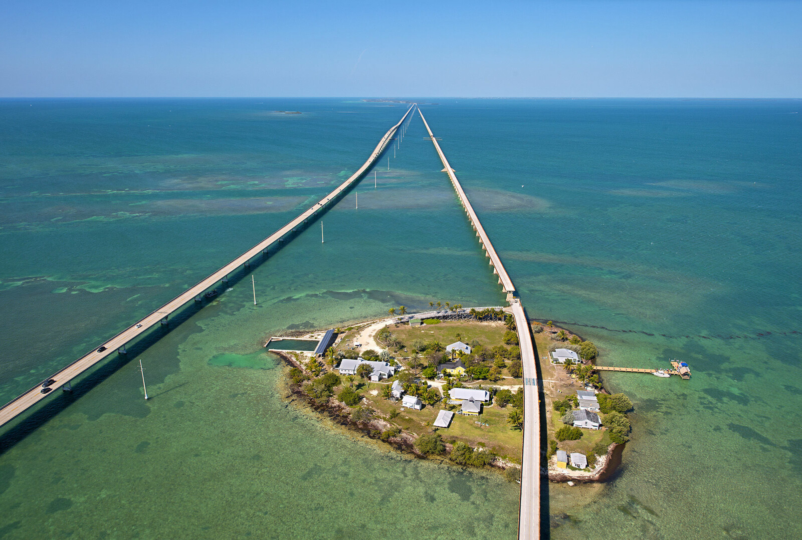 <b>TIL KEY WEST:</b> Seven Mile Brigde er en del av Overseas Highway som her krysser over den vesle øya Pigeon Key. <b>TIL KEY WEST:</b> Seven Mile Brigde er en del av Overseas Highway som her krysser over den vesle øya Pigeon Key.