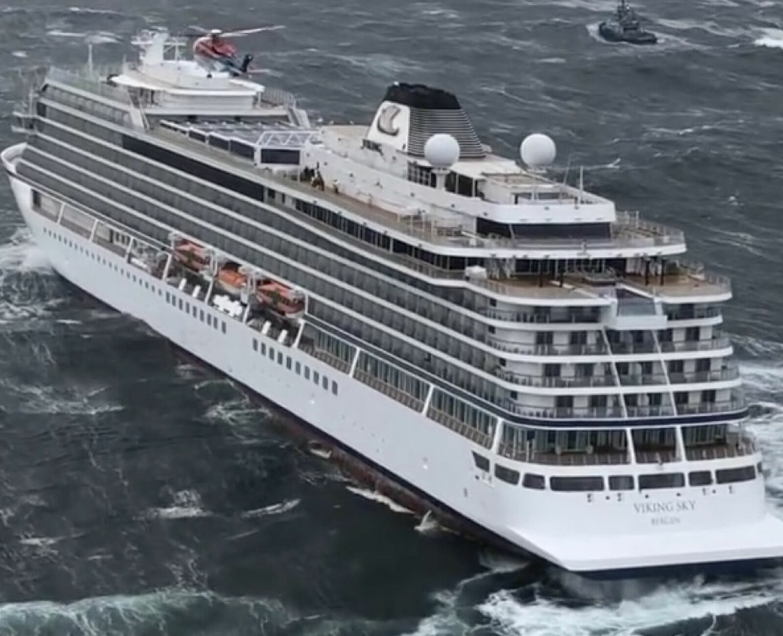 <b><SPAN CLASS=BOLD>LUFTREDNING:</b></span> Redning fra skip på sjøen var umulig, evakuering med livbåter trolig den sikre død. Og helikoptrene hadde begrenset kapasitet. En grunnstøting kunne fort fått større omfang enn Estonia-katastrofen. <b><SPAN CLASS=BOLD>LUFTREDNING:</b></span> Redning fra skip på sjøen var umulig, evakuering med livbåter trolig den sikre død. Og helikoptrene hadde begrenset kapasitet. En grunnstøting kunne fort fått større omfang enn Estonia-katastrofen.
