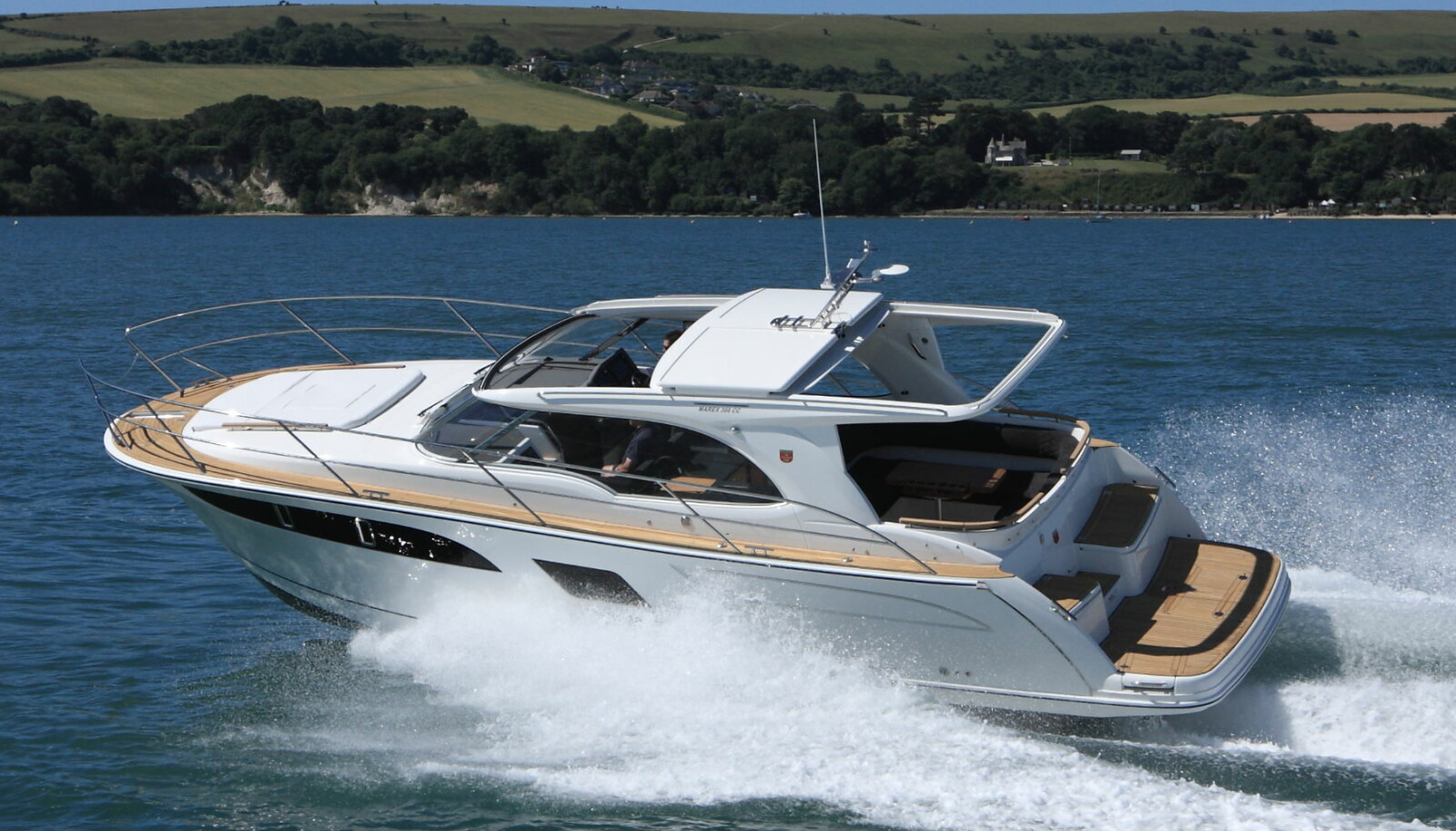 <b>ALLSIDIG:</b> Den nye tur- og feriebåten Marex 360 Cabriolet Cruiser kan bli en suksess <b>ALLSIDIG:</b> Den nye tur- og feriebåten Marex 360 Cabriolet Cruiser kan bli en suksess