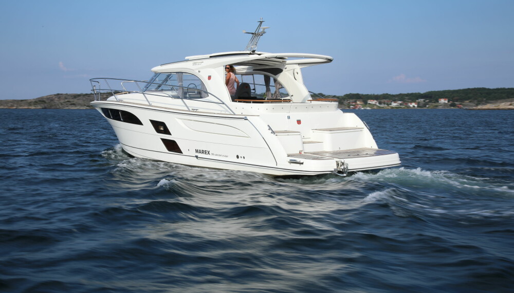 LANGTUR: Marex 360 Cabriolet Cruiser kan takle de fleste forholdene du opplever på en ferietur i nordiske farvann. LANGTUR: Marex 360 Cabriolet Cruiser kan takle de fleste forholdene du opplever på en ferietur i nordiske farvann.