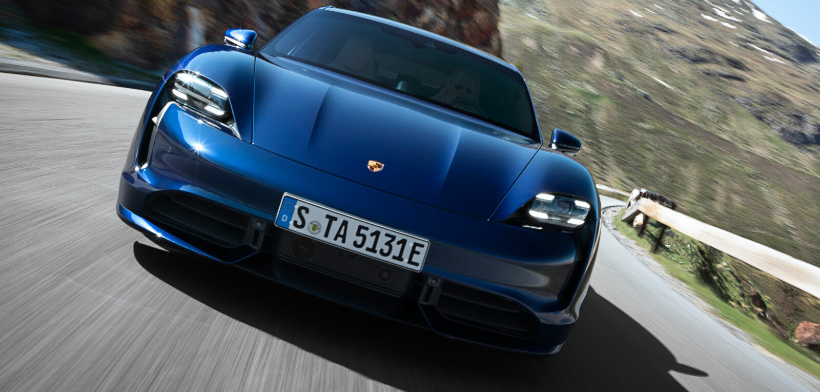<b>PORSCHE TAYCAN: </b>Slik ser den ut, Porsche Taycan. Over 3000 nordmenn har forhåndsbestilt Porsches aller første helelektriske bil. <b>PORSCHE TAYCAN: </b>Slik ser den ut, Porsche Taycan. Over 3000 nordmenn har forhåndsbestilt Porsches aller første helelektriske bil.
