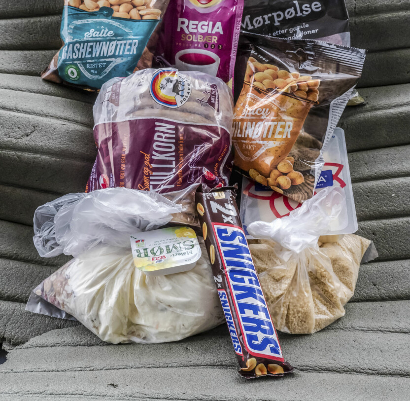<b>ENERGIRIK MAT:</b> Nøtter og Snickers bidrar til ekstra energi og litt hygge i teltet. <b>ENERGIRIK MAT:</b> Nøtter og Snickers bidrar til ekstra energi og litt hygge i teltet.