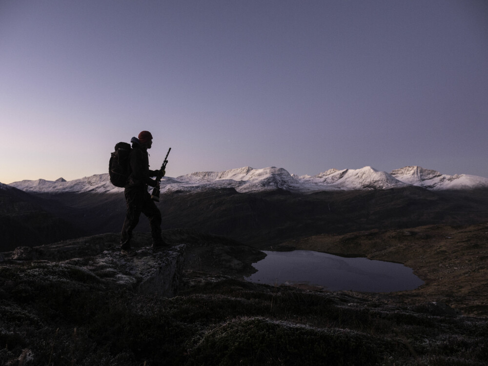 <b>STARTSTED:</b> Det er akkurat skytelyst, og jeg kan krype ut fra teltet – midt i fjellrypeterrenget. <b>STARTSTED:</b> Det er akkurat skytelyst, og jeg kan krype ut fra teltet – midt i fjellrypeterrenget.