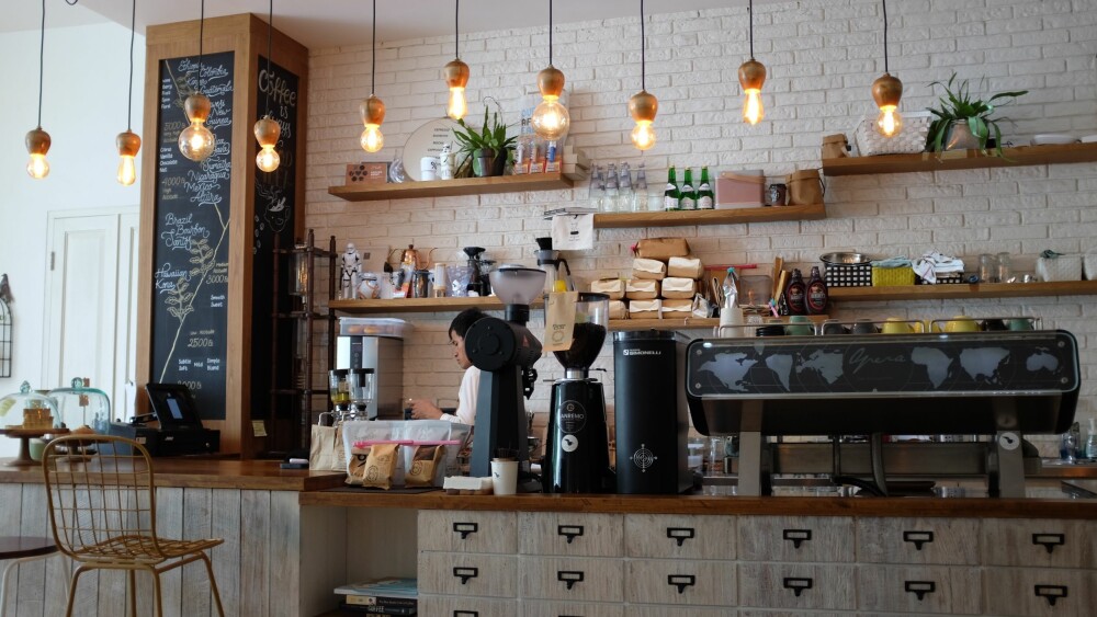<b>GOD SAMVITTIGHET:</b> Du kan stikke innom kaffebaren med god samvittighet. Husk at svart kaffe er sunnere enn kaffe med sukker, fløte, krem og andre tilsetningsstoffer. <b>GOD SAMVITTIGHET:</b> Du kan stikke innom kaffebaren med god samvittighet. Husk at svart kaffe er sunnere enn kaffe med sukker, fløte, krem og andre tilsetningsstoffer.