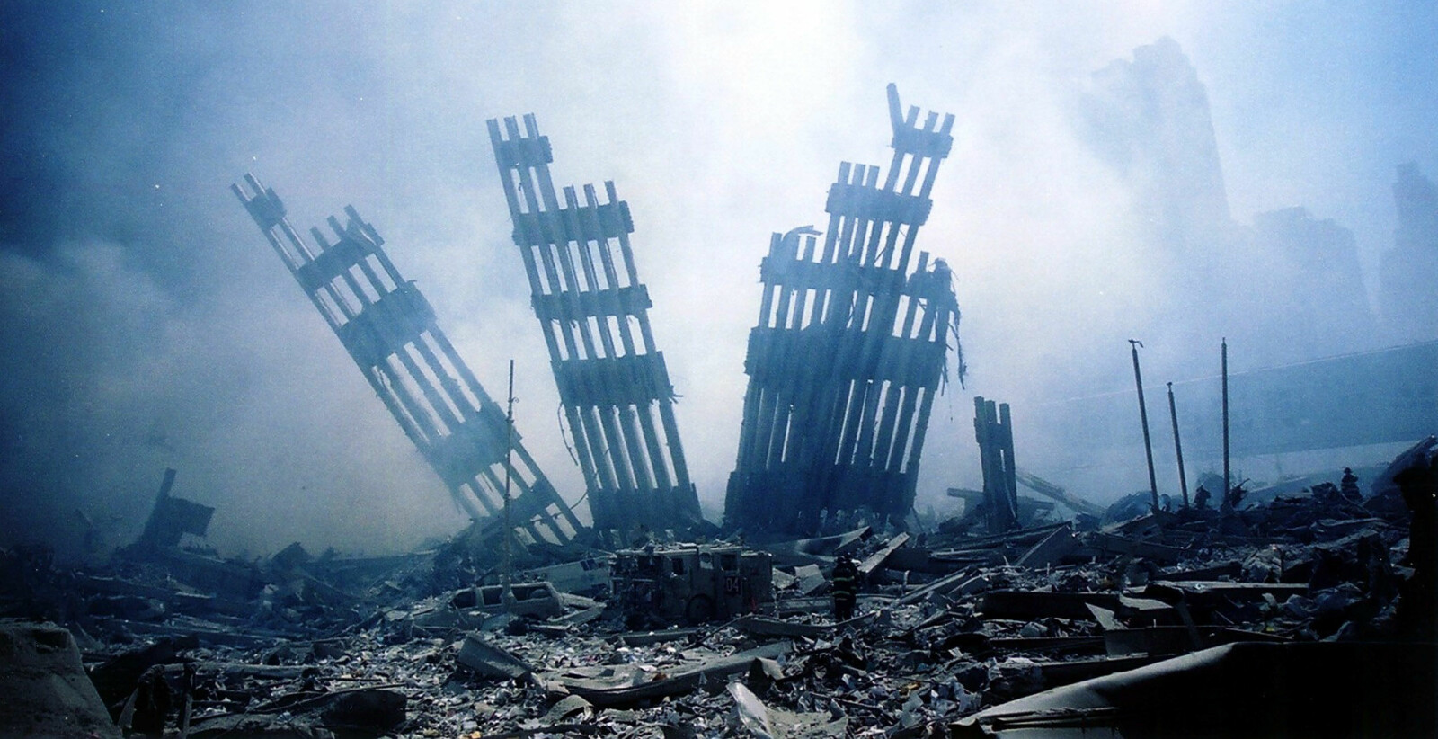 <b>11 SEPTEMBER:</b> Ruinen etter World Trade Center i New York minner oss om hva Osama bin Laden og Al Qaida sto for da organisasjonen var på sitt sterkeste. Osamas sønn, Hamza bin Laden, sverget å hevne faren og bringe Al Qaida tilbake til gamle høyder. <b>11 SEPTEMBER:</b> Ruinen etter World Trade Center i New York minner oss om hva Osama bin Laden og Al Qaida sto for da organisasjonen var på sitt sterkeste. Osamas sønn, Hamza bin Laden, sverget å hevne faren og bringe Al Qaida tilbake til gamle høyder.