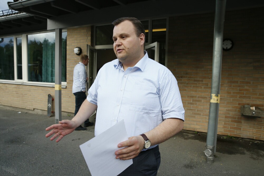 <b>OPPEGÅRD I SÆRKLASSE:</b> Ordfører Thomas Sjøvold var fortsatt optimistisk da budsjettet for sykkelhotellet på Rosenholm stasjon sprakk. <b>OPPEGÅRD I SÆRKLASSE:</b> Ordfører Thomas Sjøvold var fortsatt optimistisk da budsjettet for sykkelhotellet på Rosenholm stasjon sprakk.