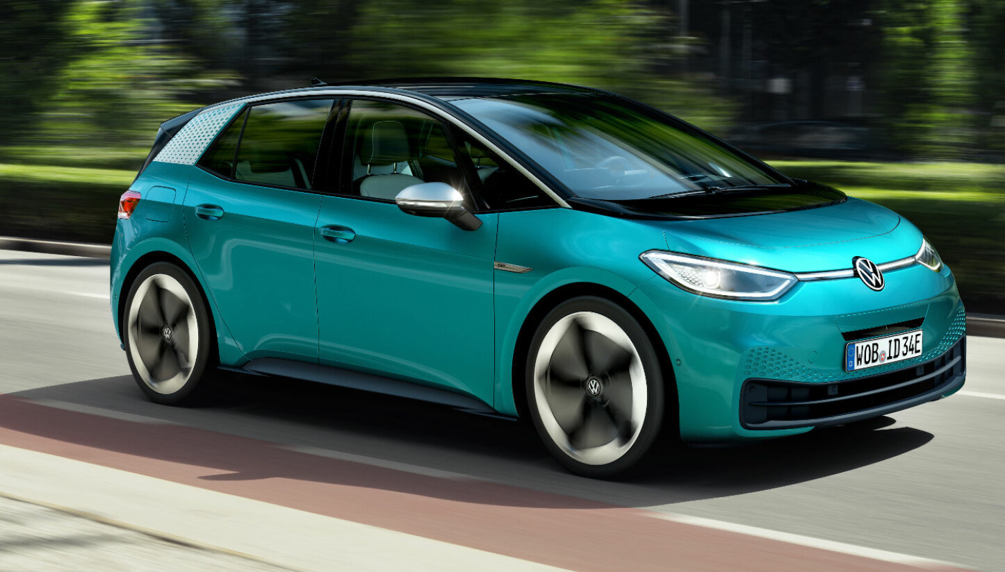 <b>VOLKSWAGEN ID.3: </b>Elbilen ID.3 hadde verdenspremiere i dag. Innstegsmodellen skal ha en rekkevidde på 330 kilometer med 45 kWh-batteri. Den vil koste under 30 000 euro. Deretter kommer versjonen med 58 kWh-batteri og en rekkevidde på 420 km. Toppmodellen skal ha er 77 kWh-batteri med en rekkevidde på 550 km. Du skal kunne hurtiglade ID.3 til en rekkevidde på 290 km på 30 minutter med 100 kW-lading. <b>VOLKSWAGEN ID.3: </b>Elbilen ID.3 hadde verdenspremiere i dag. Innstegsmodellen skal ha en rekkevidde på 330 kilometer med 45 kWh-batteri. Den vil koste under 30 000 euro. Deretter kommer versjonen med 58 kWh-batteri og en rekkevidde på 420 km. Toppmodellen skal ha er 77 kWh-batteri med en rekkevidde på 550 km. Du skal kunne hurtiglade ID.3 til en rekkevidde på 290 km på 30 minutter med 100 kW-lading.